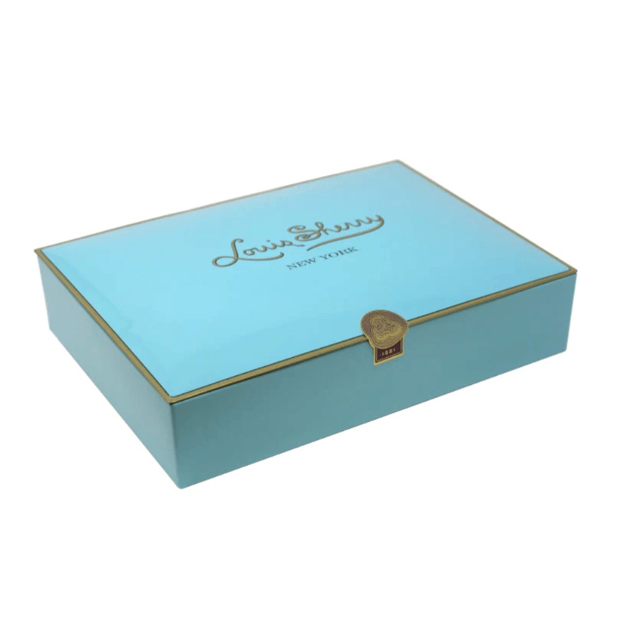 The Grand Dame of Louis Sherry. This luxury gift box features an exquisite selection of 24 truffles and Louis Sherry signature trefoils. A presentation unrivaled - it is an expression of the highest compliments that can be conveyed in a gift of confectionery. A timeless gift that is sure to impress young and old alike.