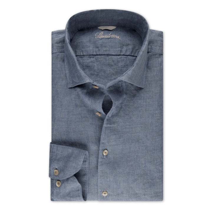 This Fitted Body shirt is made of linen and is detailed with mother-of-pearl buttons, single cuffs, and a cut-away collar. Moderate cut-away collar, No.72. Single Cuff. Linen. Mother of Pearl Buttons.