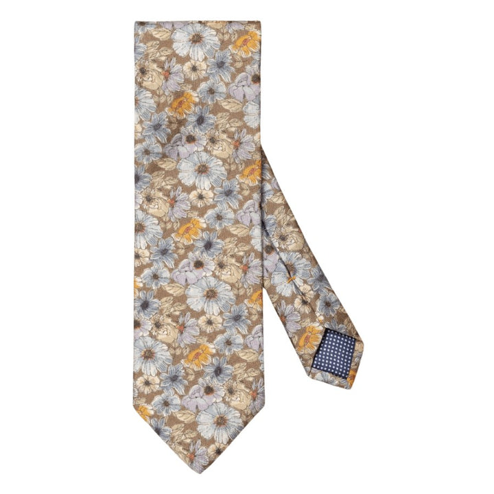 An elegant tie woven from 100% pure silk crafted with a micro floral pattern with a rich texture and impeccable luster. The ideal addition to classic business wear. Made in Italy.