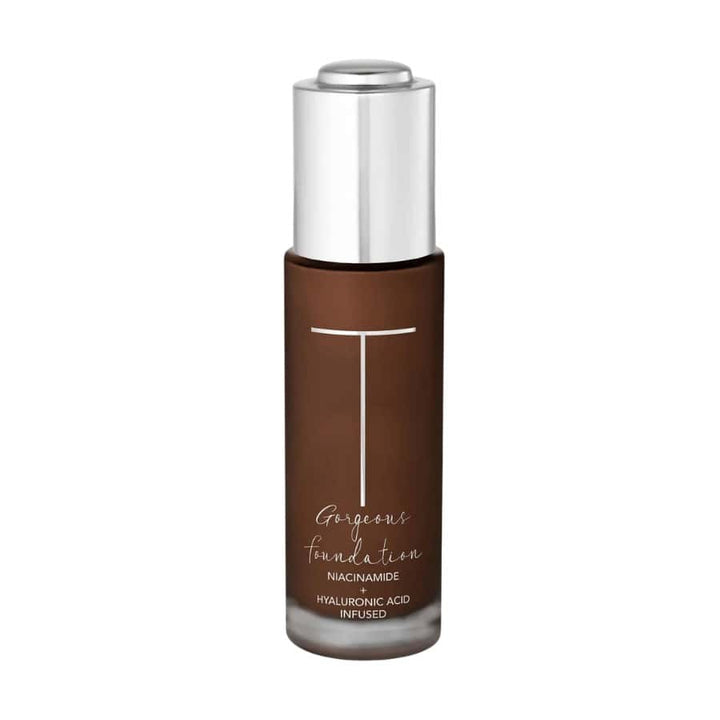 Trish McEvoy's hybrid skin perfecting, radiance enhancing, foundation delivers a flawless second skin finish. This buildable coverage foundation minimizes the look of imperfections as it delivers an all-day natural radiant finish.