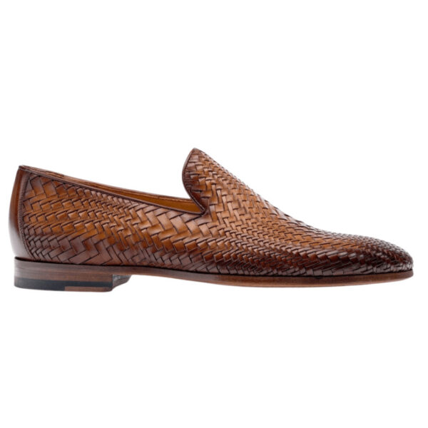 The Herrera is an elegant hand-woven loafer. Great attention to detail is taken on the woven pattern which shows movement through the shoe. Línea Flex blends classic Bologna construction with additional features for increased flexibility. With movement similar to a deconstructed shoe, Línea Flex provides a comfortable option for any dress or casual occasion.