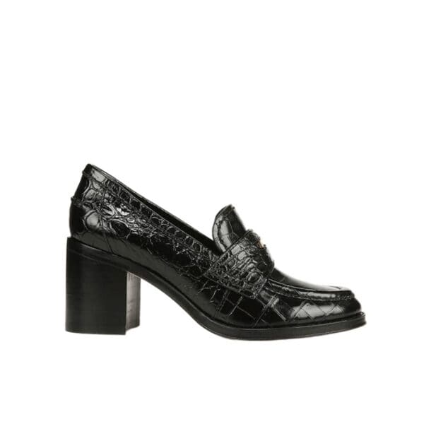 Meet Penny, our feminine take on the classic menswear-inspired loafer. Expertly crafted from high-shine croc-embossed leather, this standout style boasts a sturdy 2.75” block heel, a comfortable round toe and a functional penny slot across the vamp. The cushioned footbed, meanwhile, ensures supreme comfort. Wear with everything from jeans to pantsuits to dresses—a true closet hero.