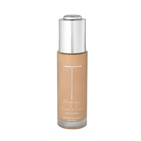 Trish McEvoy's hybrid skin perfecting, radiance enhancing, foundation delivers a flawless second skin finish. This buildable coverage foundation minimizes the look of imperfections as it delivers an all-day natural radiant finish.