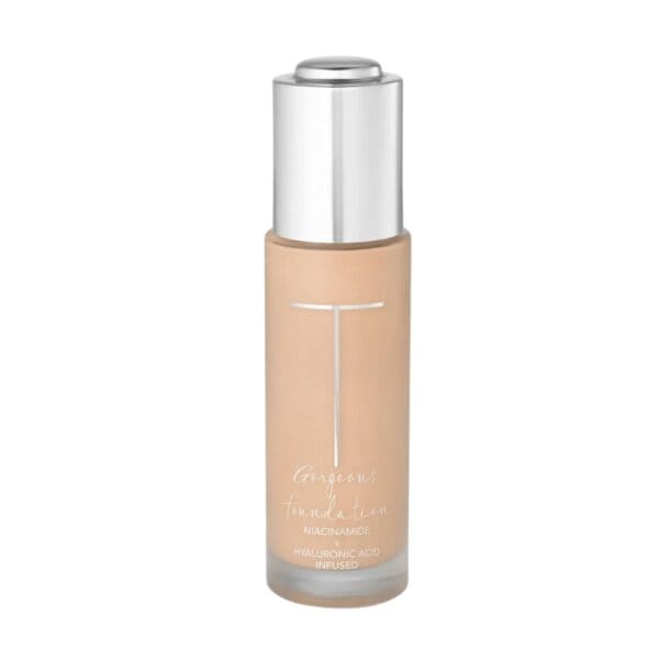 Trish McEvoy's hybrid skin perfecting, radiance enhancing, foundation delivers a flawless second skin finish. This buildable coverage foundation minimizes the look of imperfections as it delivers an all-day natural radiant finish.