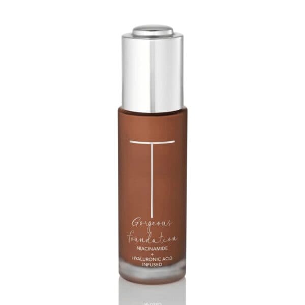 Trish McEvoy hybrid skin perfecting, radiance enhancing, foundation delivers a flawless second skin finish. This buildable coverage foundation minimizes the look of imperfections as it delivers an all-day natural radiant finish.