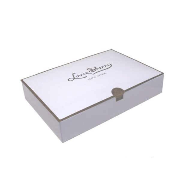 The Grand Dame of Louis Sherry. This luxury gift box features an exquisite selection of 24 truffles and Louis Sherry signature trefoils.  A presentation unrivaled – it is an expression of the highest compliments that can be conveyed in a gift of confectionery. A timeless gift that is sure to impress young and old alike.