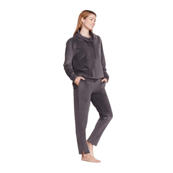 These pants will give you a sleek and stylish look with a skinny leg silhouette and ultra-flattering forward seam detail. Keep warm and snuggly with its soft elasticated waistband and drawcord. For a fashionable touch, these pants feature hidden invisible zips in the side seams. Makes a complete set when paired with Barefoot Dreams LuxeChic Funnel Neck Pullover. Models are 5′ 7″ and 5’10” and wearing a size S. Inseam Length: 27.5″. 95% Polyester and 5% Spandex. Machine wash cold in the gentle cycle. Lay flat to dry or tumble dry low. Steam or cool iron if necessary. For best care, do not use bleach, dryer sheets, or fabric softener.