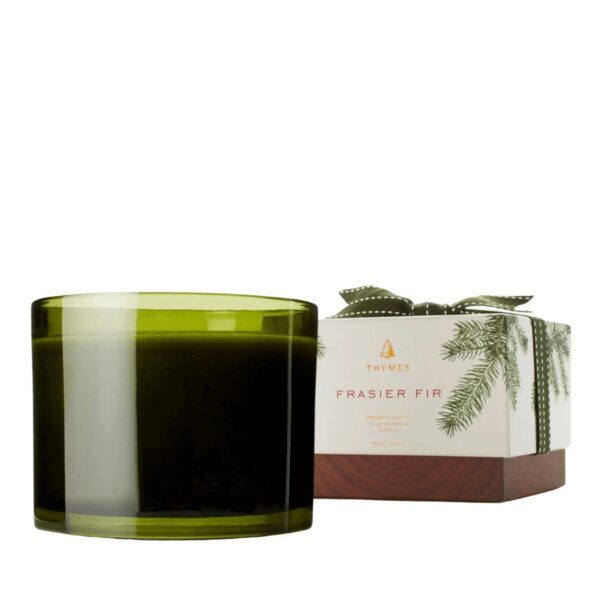 Fill your home with the iconic just-cut forest fragrance of Frasier Fir with this green, 3-wick candle with an enchanting olive-green wax. The perfect gift for the season. 17.0 OZ NET WT / 480 G.