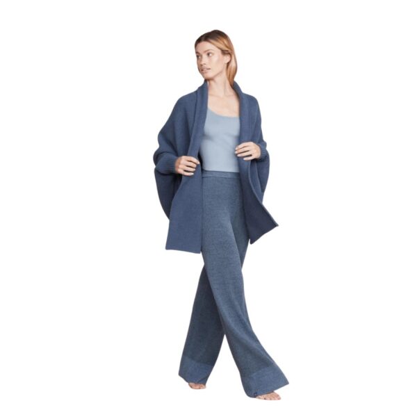 From Barefoot Dreams Day to Night Collection ™, stay cozy and warm with this one-size-fits-all CozyChic® Blanket Wrap. It features ribbed cuffs and front patch pockets and its generous length allows for ease of movement, providing warmth without bulk. Model is 5' 7" and is wearing One Size.