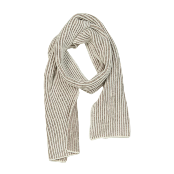 Scarf on fin.5, in soft virgin wool and cashmere, made with vaniseè processing. The mixture of threads makes its image warm and enveloping. Scarf. Processing of vaniseè. Virgin wool: 70%; Cashmere: 30%. Slim fit. Only Hand wash. Do not wash by machine.