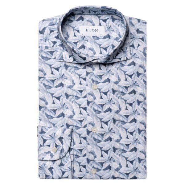 An elevated dress shirt with a playful palm print, cut from our knitted cotton four-way stretch fabric is the perfect blend of soft-to-the-touch cotton and flexible elastane. This lightly structured classic stays smooth and keeps you comfortable throughout the day. 89% cotton 11% elastane. Cotton Four-way stretch. Standard buttons. Crease-resistant.