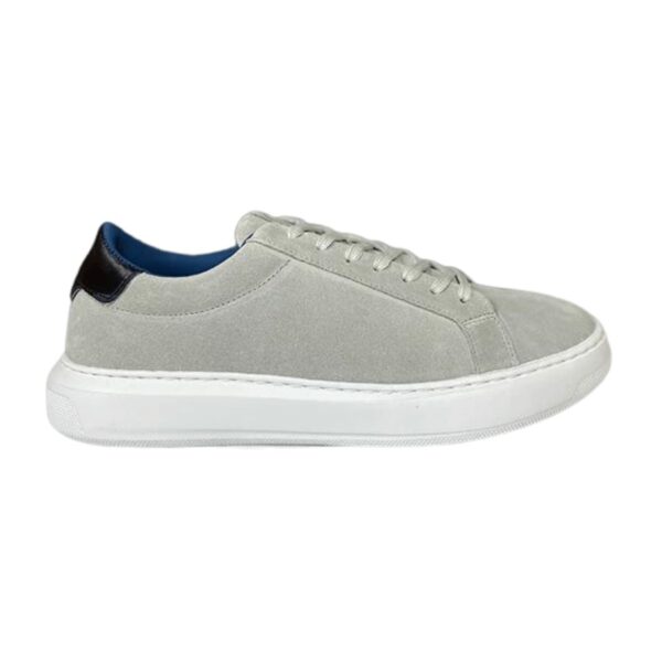 The Puff, their saying holds to its meaning; as light as a feather. Weighing less than one pound, this lightweight sneaker is meant for anyone. The Puff is incredibly versatile, as it can be worn with anything all year round- from shorts to more casual dress pants, these sneakers are by far a must-have.