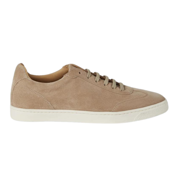 The refined materials of the Brunello Cucinelli collections enrich the elegant and essential style of these sneakers. The suede’s velvety texture stands out against the natural latex outsole, which adds a distinct touch and provides flexibility and lightness. Flat fabric laces. Leather lining. Natural rubber outsole. Rubber outsole.
