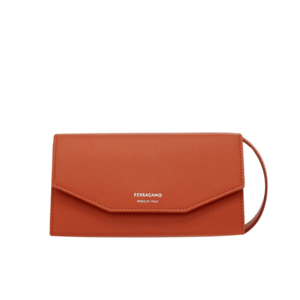 The geometric design and small size make this new Ferragamo crossbody bag a hugely fashionable accessory. Crafted from smooth calfskin, it opens with a semi-rigid flap and features a lined interior with card and document slots. The adjustable and detachable strap means you can carry it as a shoulder bag or by hand as a clutch. height 9.0 CM / 3.5 IN length 18.0 CM / 7 IN width 9.0 CM / 3.5 IN. Composition: calfskin. Made in ITALY.