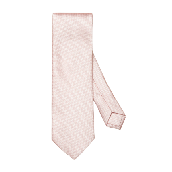An elegant tie woven from 100% pure silk crafted with a rich texture and impeccable luster. The ideal addition to classic business wear. Made in Italy.